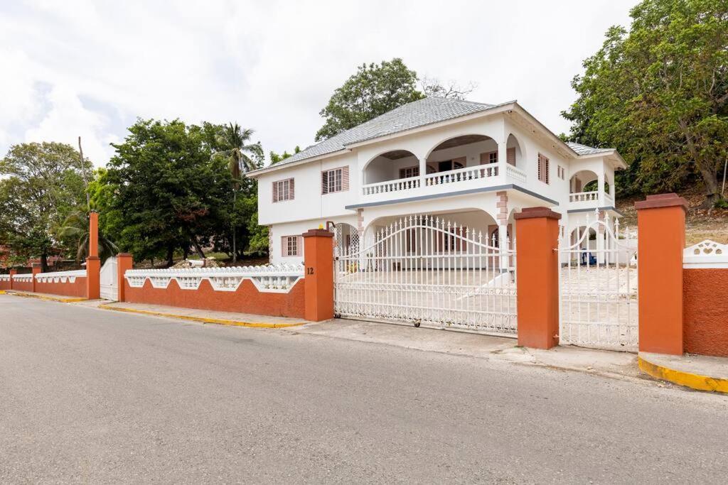 Shaw Park Gem Apt 12A Ocho Rios Eksteriør billede